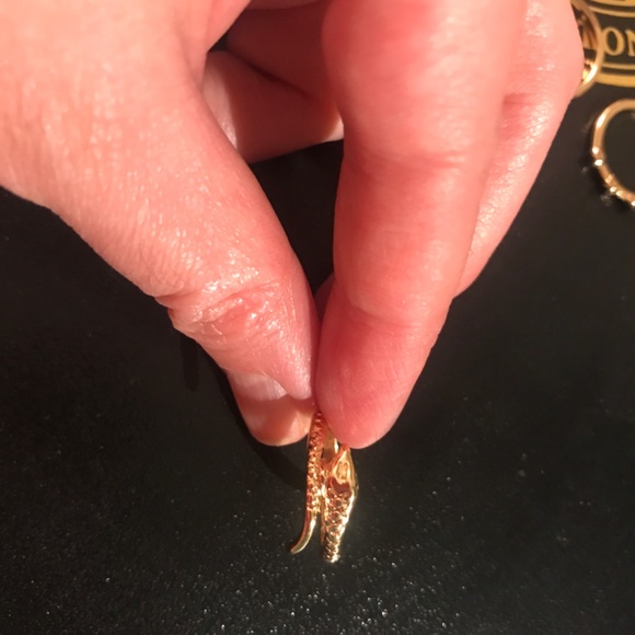 Set of 4 Fashion Rings Alloy Gold-Color Brand New Stackable Rings - Picture 5 of 5